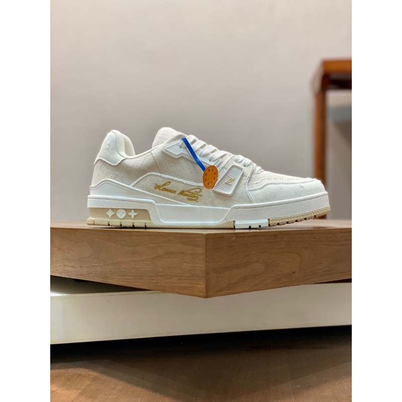 l**is V*t*n sneakers